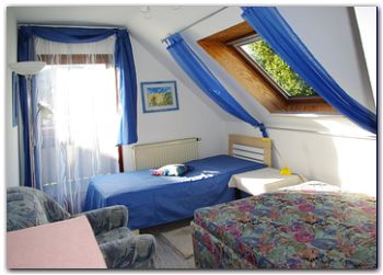 Schlafzimmer-klein: Ferienwohnung Sachsenheim-Hohenhaslach (Bild 1)
